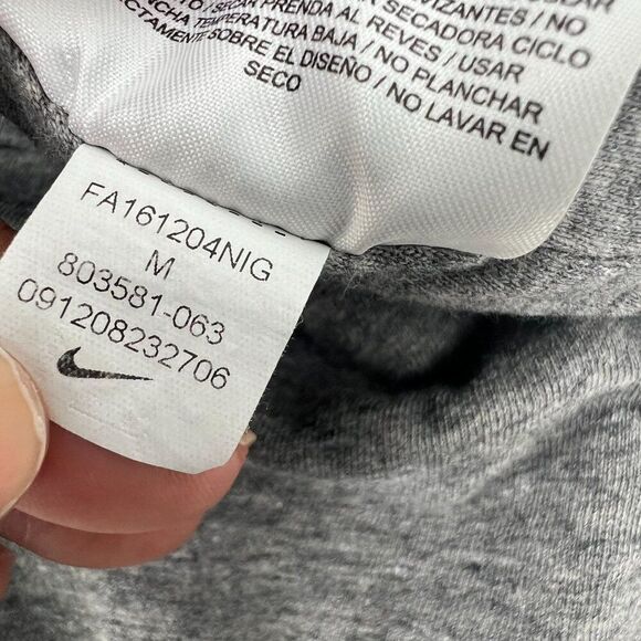 Nike Women's Size Medium Gray Lined Tech Shirt - Picture 9 of 13